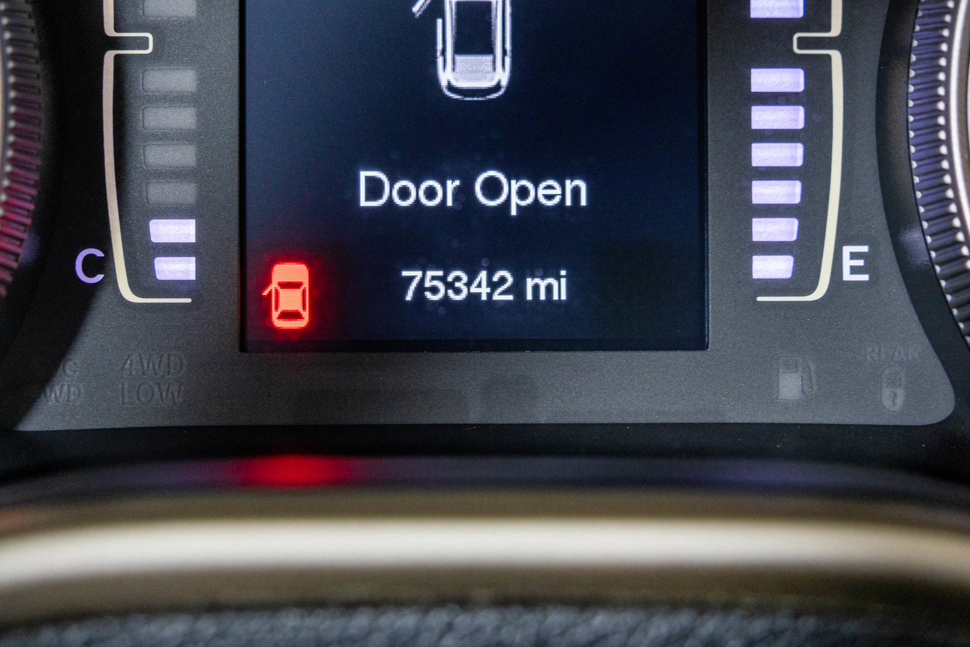 Used 2016 Jeep Cherokee Sport w/ Cold Weather Group FWD image 35