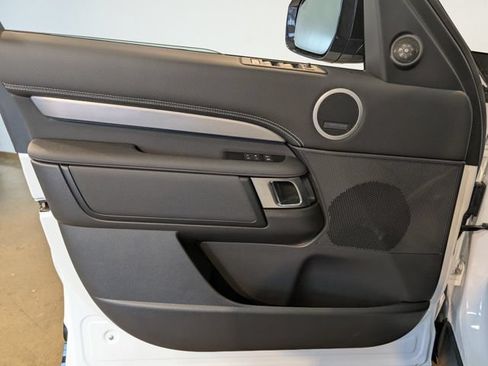 Used 2025 Land Rover Discovery Dynamic SE AWD/4WD image 8