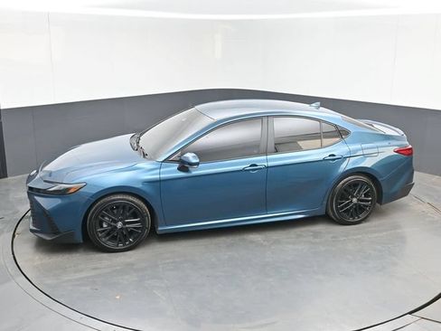 Used 2025 Toyota Camry SE w/ Convenience Package FWD image 33