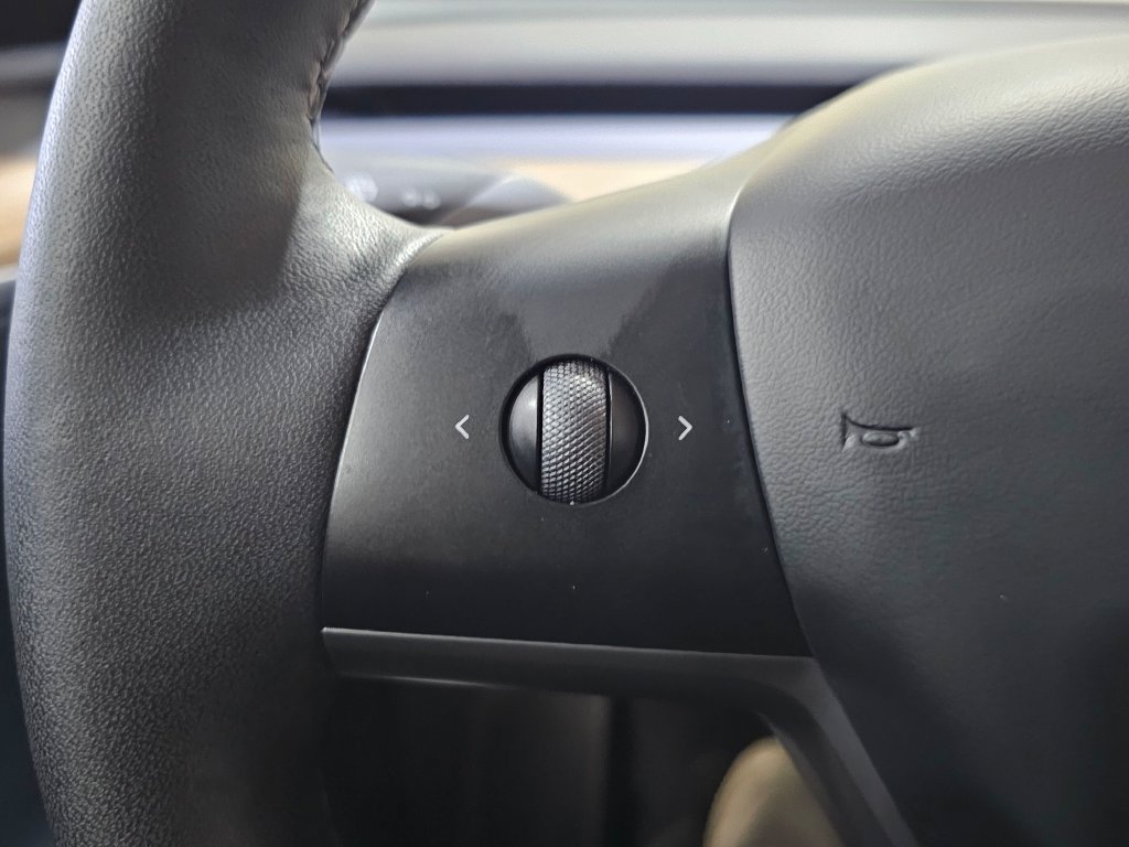 Used 2023 Tesla Model Y Long Range AWD/4WD image 18
