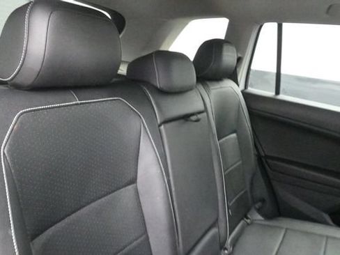 Used 2021 Volkswagen Tiguan SE w/ Panoramic Sunroof Package AWD/4WD image 12