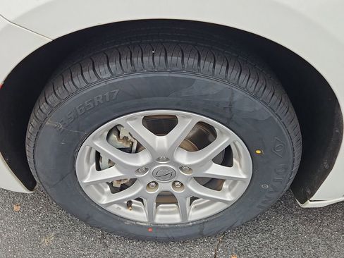 Used 2022 Chrysler Pacifica Touring-L image 10