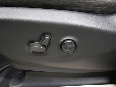 Used 2021 Chrysler Voyager LX image 12