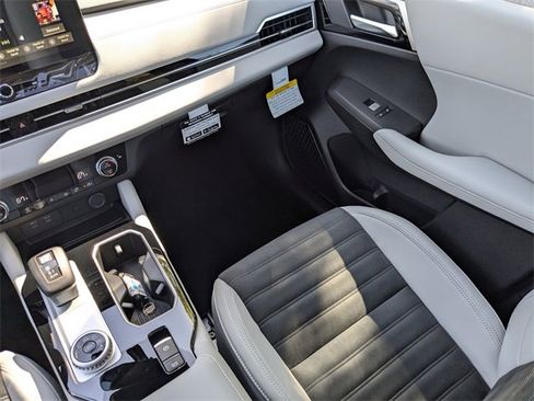 New 2025 Mitsubishi Outlander SE image 18