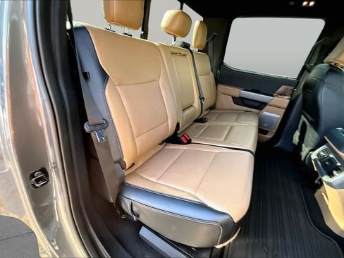 Used 2024 Ford F250 Lariat w/ Sport Appearance Package AWD/4WD image 19