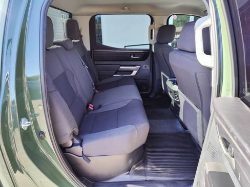Used 2022 Toyota Tundra SR5 w/ SR5 Convenience Package AWD/4WD image 12