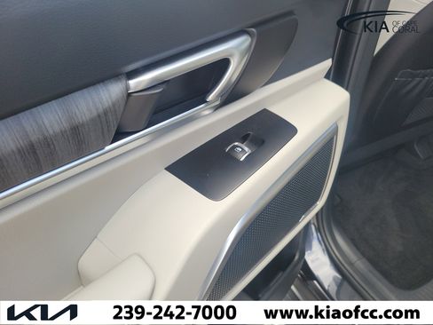 Certified 2025 Kia Telluride EX w/ EX Captain's Chair Package FWD image 12