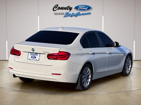 Used 2018 BMW 320i Sedan RWD image 25