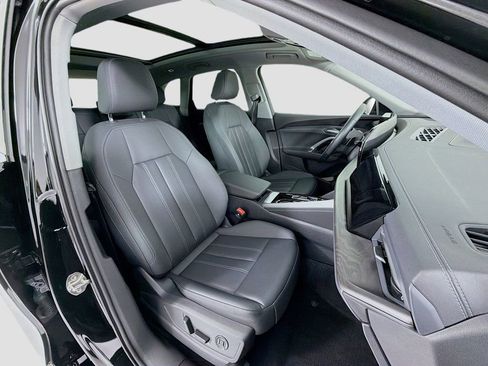 Used 2025 Audi Q5 Premium w/ Convenience Package image 29