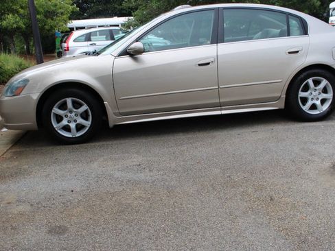 Used 2006 Nissan Altima 3.5 SL image 10