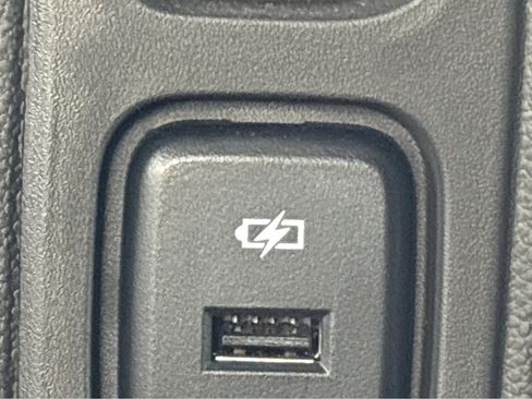 Used 2023 Chevrolet Traverse LT image 34