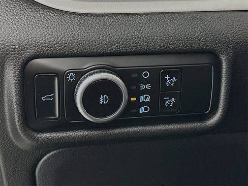 Used 2023 Ford Explorer XLT w/ Equipment Group 202A image 10