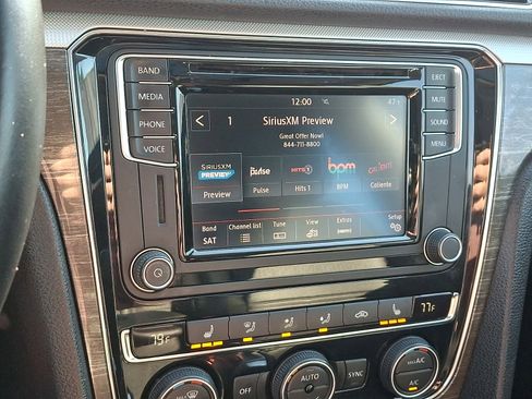 Used 2016 Volkswagen Passat 1.8T SE w/ Lighting Package (P06) image 17