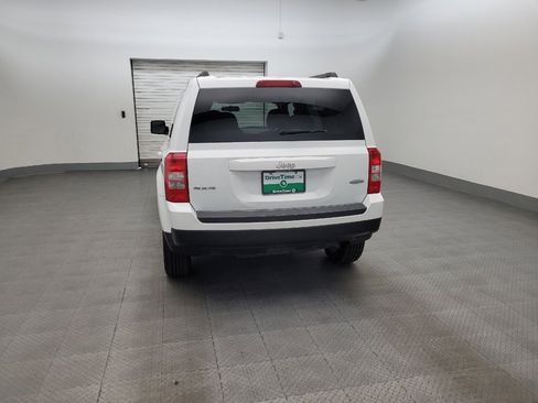 Used 2014 Jeep Patriot Latitude AWD/4WD image 6