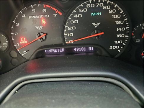 Used 2004 Chevrolet Corvette Coupe w/ Preferred Equipment Group RWD image 15