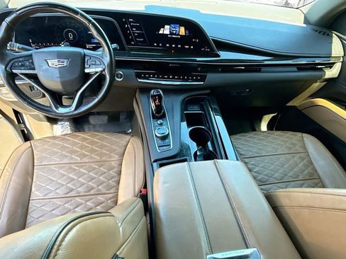 Used 2022 Cadillac Escalade Premium Luxury image 17