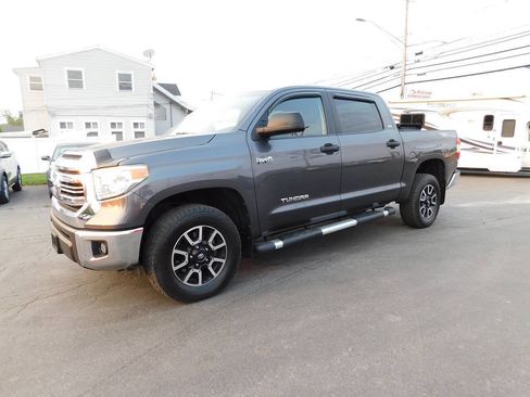 Used 2016 Toyota Tundra SR5 w/ TRD Off Road Package AWD/4WD image 7