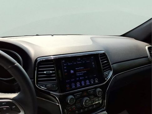 Used 2019 Jeep Grand Cherokee Limited AWD/4WD image 25