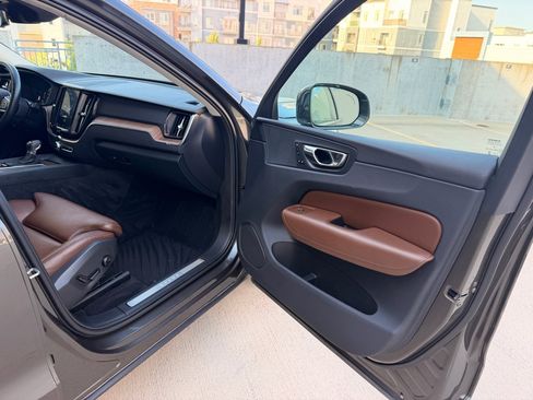 Used 2019 Volvo XC60 T5 Momentum w/ Premium Package FWD image 19