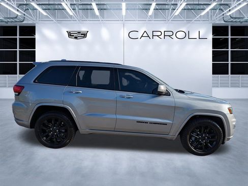 Used 2021 Jeep Grand Cherokee Laredo X image 3