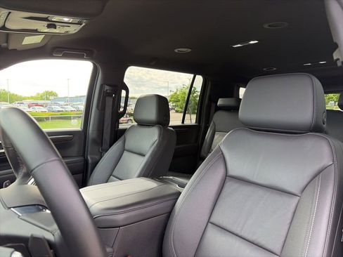 Used 2025 Chevrolet Suburban Z71 AWD/4WD image 58