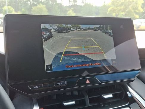 Used 2024 Toyota Venza XLE AWD/4WD image 19