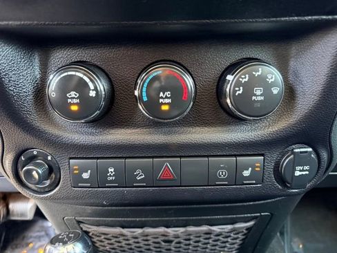 Used 2017 Jeep Wrangler Unlimited Sahara image 36