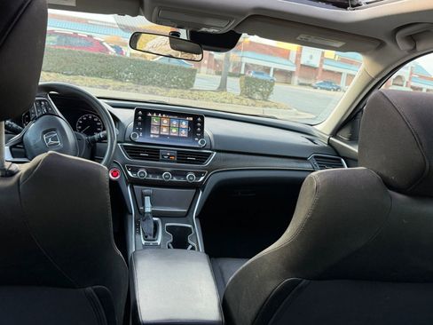 Used 2018 Honda Accord EX image 9