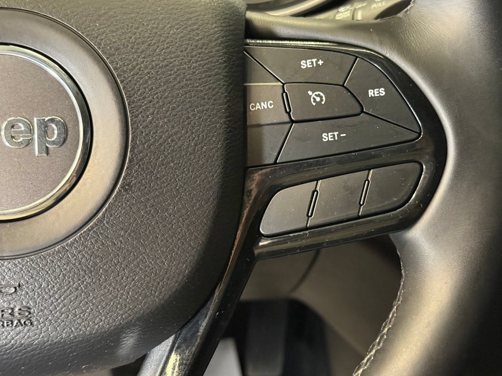 Used 2019 Jeep Cherokee Latitude Plus AWD/4WD image 12