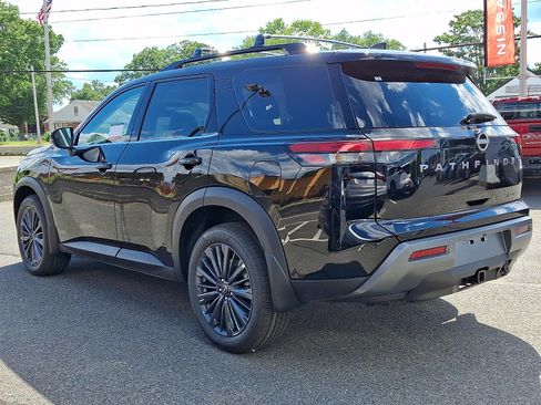 New 2026 Nissan Pathfinder SL w/ SL Premium Package AWD/4WD image 3
