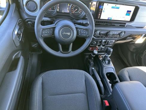 New 2025 Jeep Gladiator Willys image 24