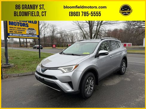 Used 2018 Toyota RAV4 LE image 1