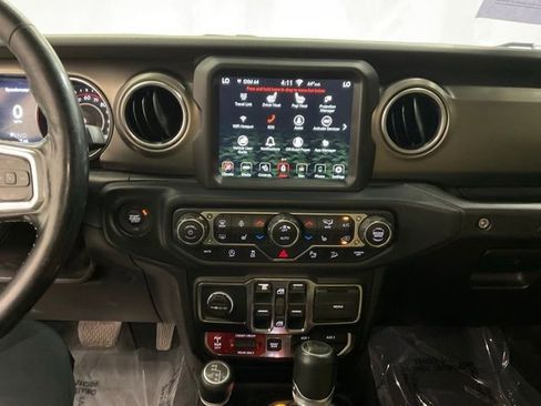 Used 2019 Jeep Wrangler Unlimited Rubicon w/ Dual Top Group AWD/4WD image 16