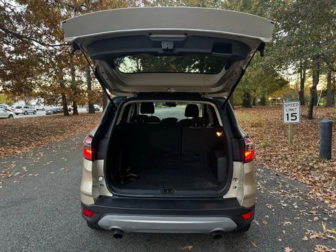 Used 2017 Ford Escape SE image 8