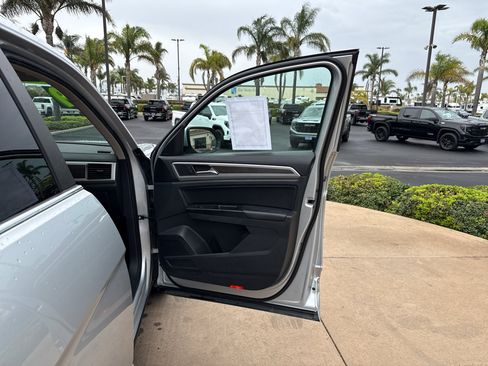 Used 2019 Volkswagen Atlas SEL R-Line AWD/4WD image 13