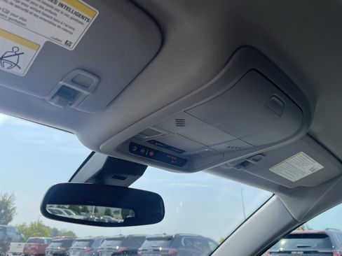 Used 2023 GMC Terrain SLE image 22