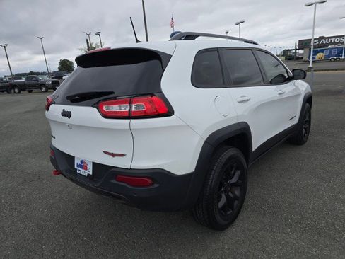Used 2017 Jeep Cherokee Trailhawk image 4