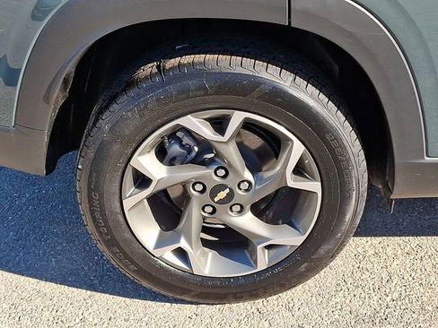Certified 2025 Chevrolet Trax LT FWD image 8