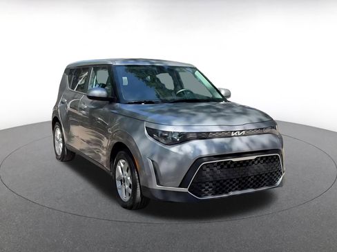 Used 2025 Kia Soul LX w/ LX Technology Package FWD image 3