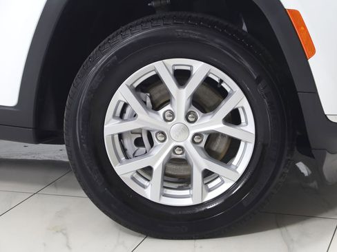Used 2023 Jeep Grand Cherokee L Limited AWD/4WD image 17