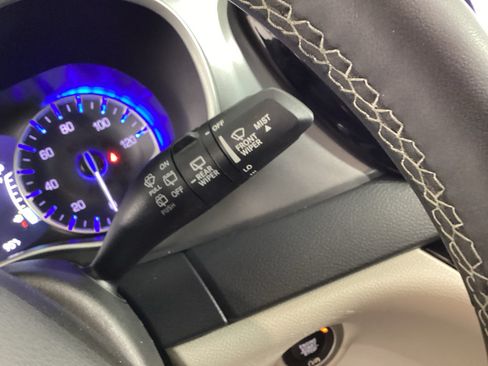 Used 2023 Chrysler Pacifica Touring-L FWD image 21