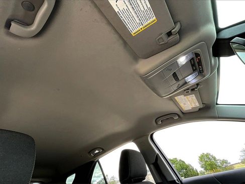 Used 2020 Chevrolet Equinox LT image 17