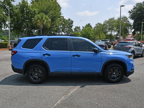 Used 2024 Honda Pilot TrailSport image 5