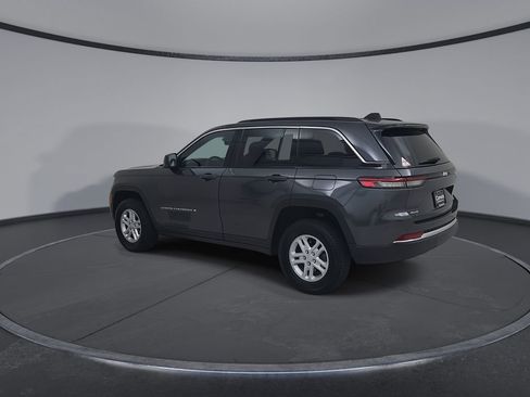 New 2025 Jeep Grand Cherokee Laredo w/ Luxury Tech Group I AWD/4WD image 10