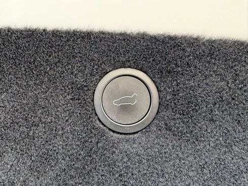 Used 2022 Tesla Model X Plaid image 33