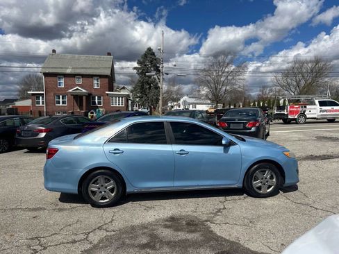 Used 2013 Toyota Camry LE image 4