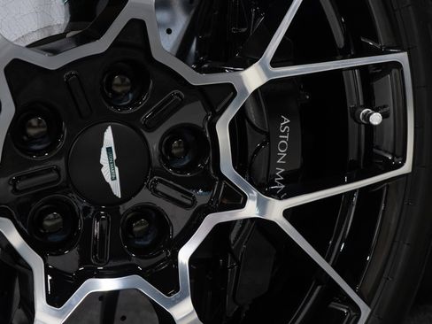 Used 2025 Aston Martin Vanquish image 20