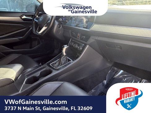 Certified 2024 Volkswagen Jetta SE image 10