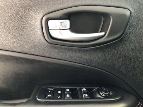 Used 2019 Jeep Compass Limited AWD/4WD image 39