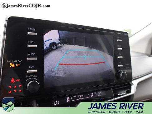 Used 2024 Toyota Sienna LE FWD image 32